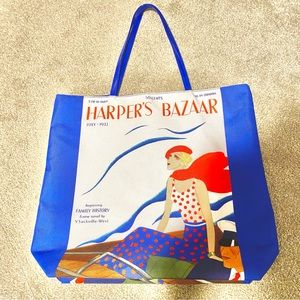 Estée Lauder Reusable Tote Bag with Harper’s Bazaar cover design. Bag is in exce